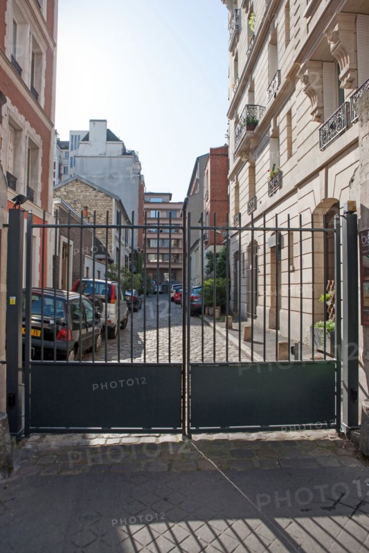 17 rue Campagne Première, Grille Et Cour