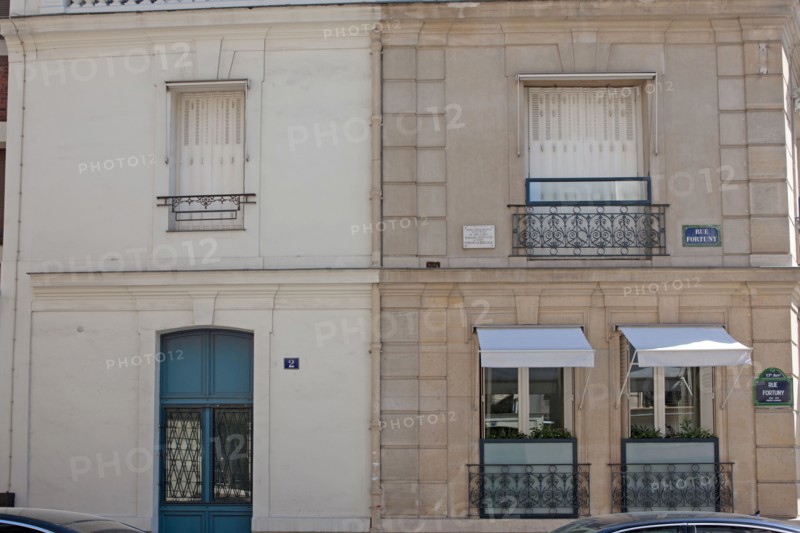 2 rue Fortuny, Angle Avec La Ru De Prony