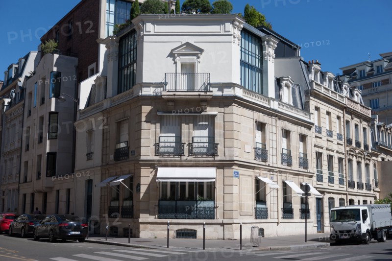 2 rue Fortuny, Angle Avec La Ru De Prony