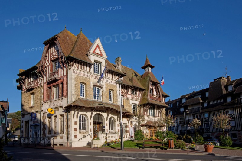 Poste et mairie de Blonville-sur-Mer