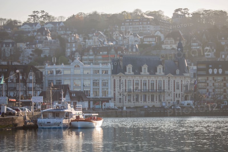Chalutier de retour de pêche à Trouville-sur-Mer