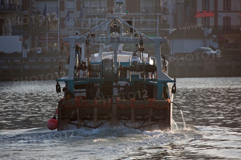 Chalutier de retour de pêche à Trouville-sur-Mer