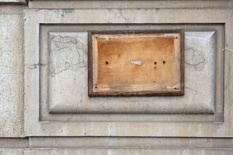 Lyon, plaque démontée