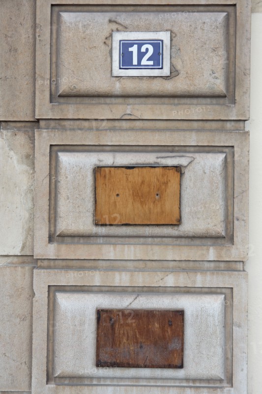 Lyon, plaque démontée