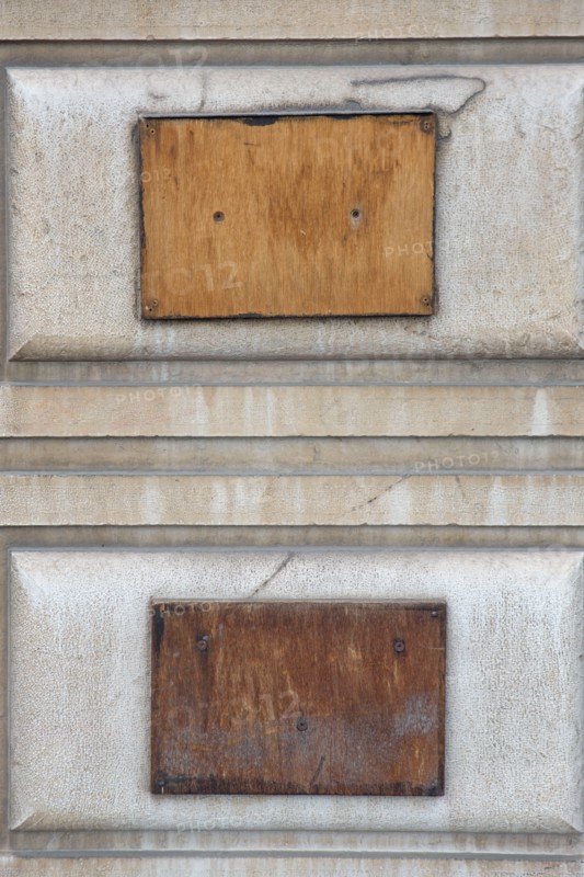 Lyon, plaque démontée