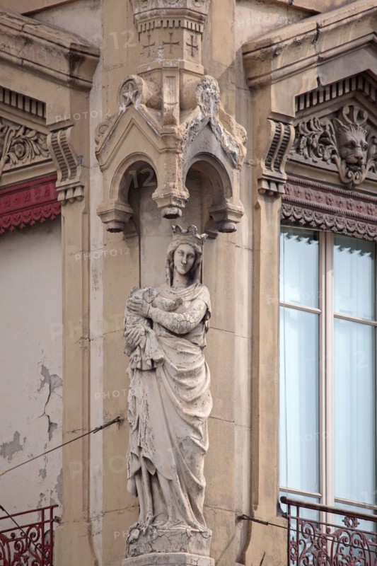 Lyon, sculpture d'angle Place des Cordeliers