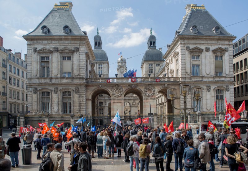 Lyon, manifestation devant l'Hôtel de Ville