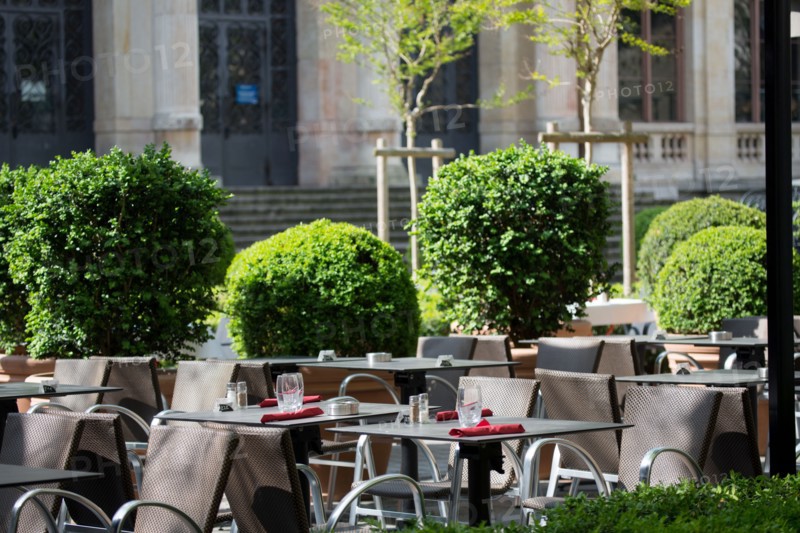 Lyon, terrasse de cafe Place de la Bourse