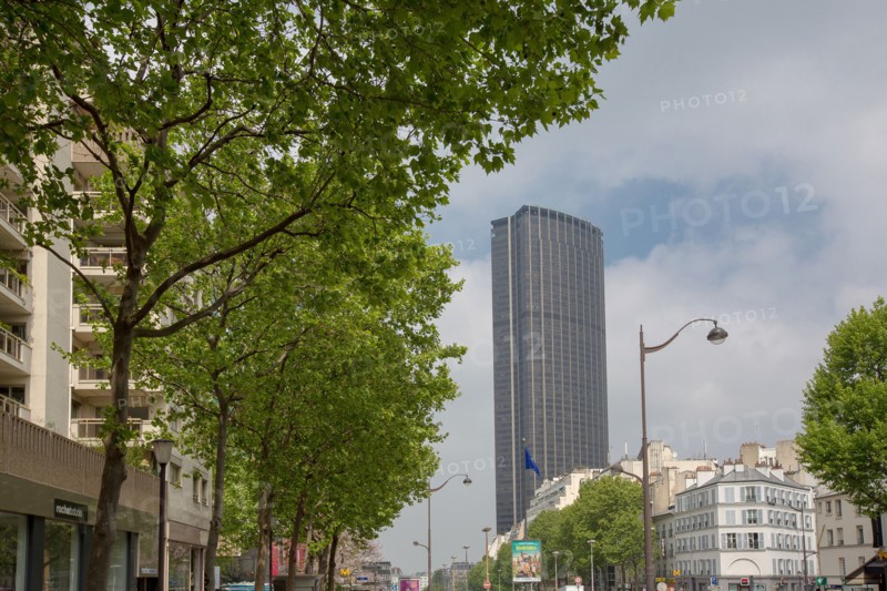 Paris, Tour Montparnasse vue depuis l'Avenue du Maine