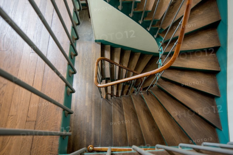 Escalier d'un immeuble parisien