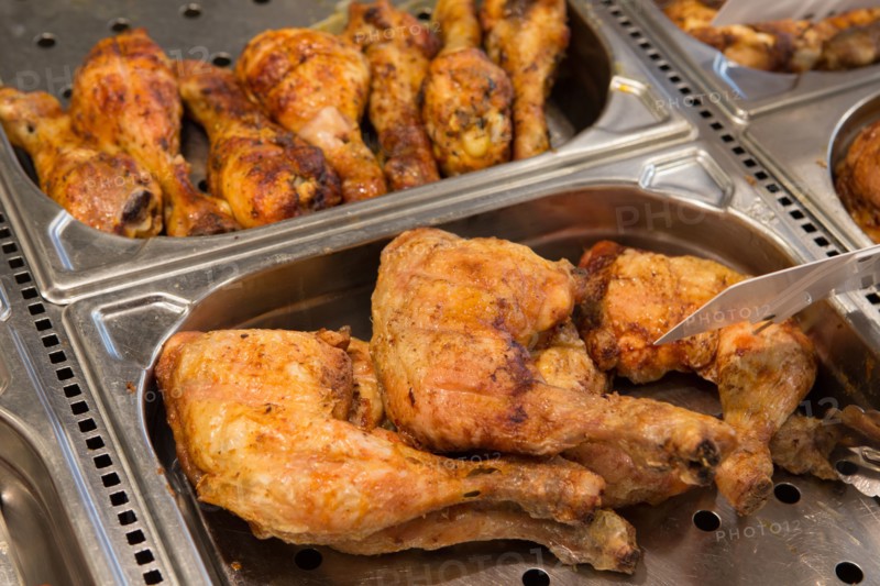 France, Région Ile de France, Paris, commerce alimentaire, boucherie, viande, rotisserie, poulet roti,