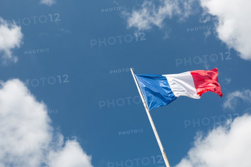 Sain-Lô, drapeau tricolore flottant au vent