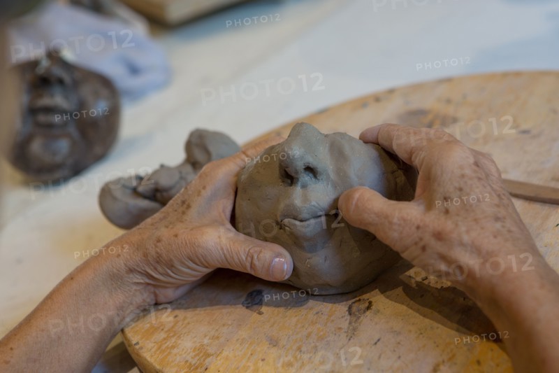 Paris, Atelier Elzevir, sculpted face