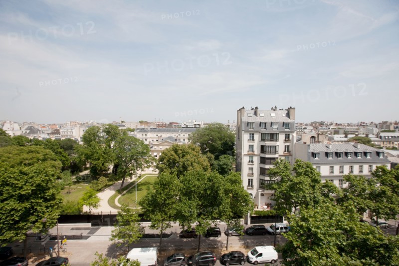 Paris, vue sur le 45 boulevard des Invalides