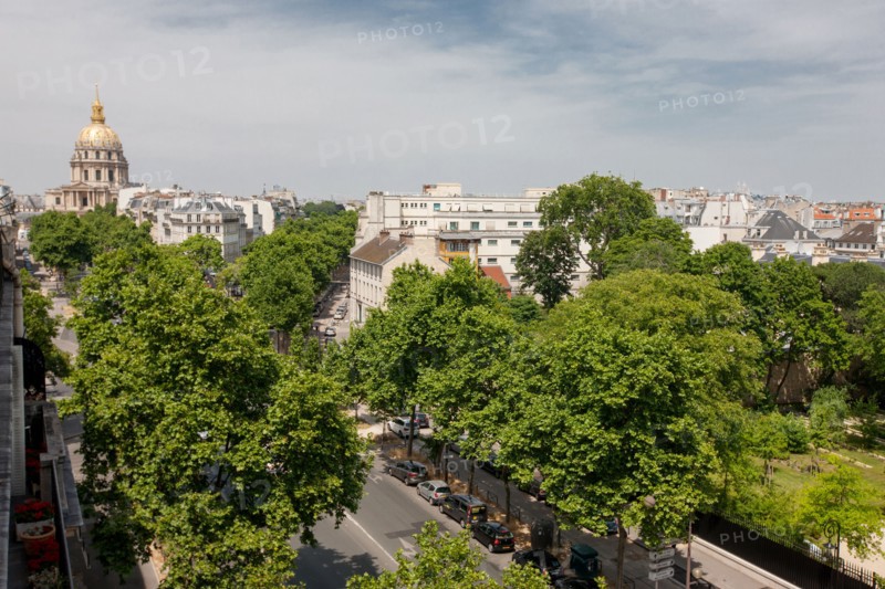 Paris, vue sur le boulevard des Invalides