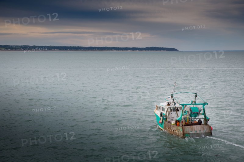 Port of Granville, departure of a trawler