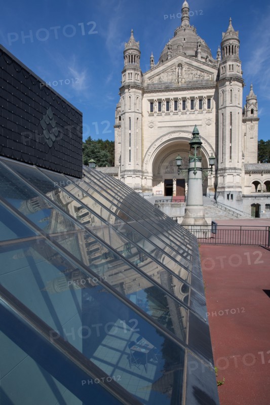 Basilique Sainte-Thérèse de Lisieux