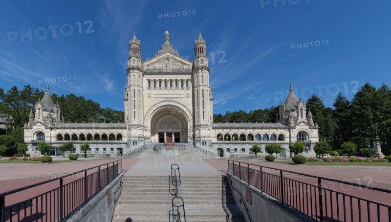 Basilique Sainte-Thérèse de Lisieux