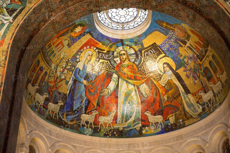 Basilique Sainte-Thérèse de Lisieux, vue intérieure