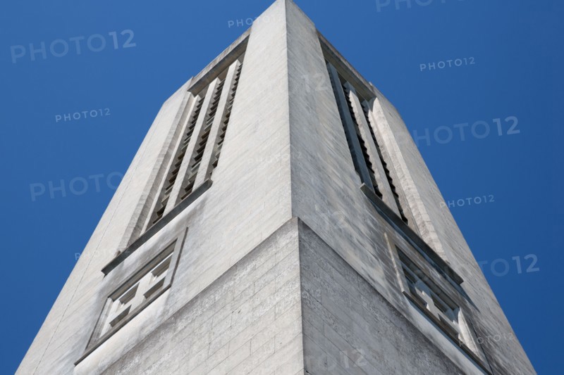 Basilique Sainte-Thérèse de Lisieux, campanile