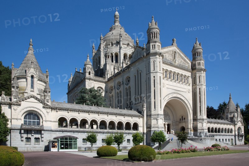 Basilique Sainte-Thérèse de Lisieux