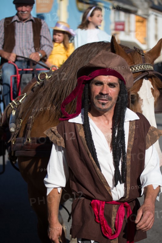 Défilé folklorique à Saint-Guénolé, Finistère Sud