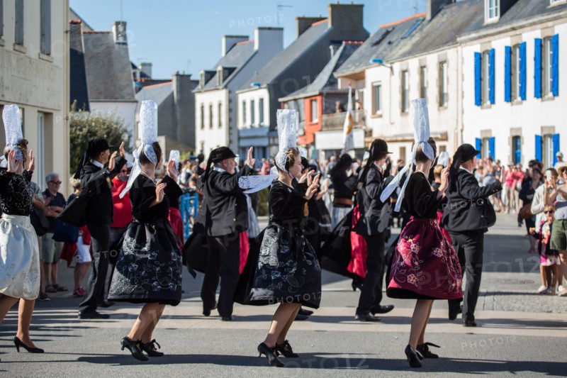 Défilé folklorique à Saint-Guénolé, Finistère Sud