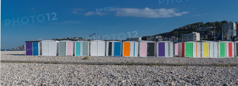 Le Havre, cabines aux portes de colorées, œuvre de Karel Mertens
