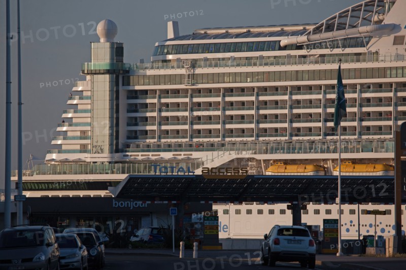 Paquebot de croisière AIDA dans le port du Havre
