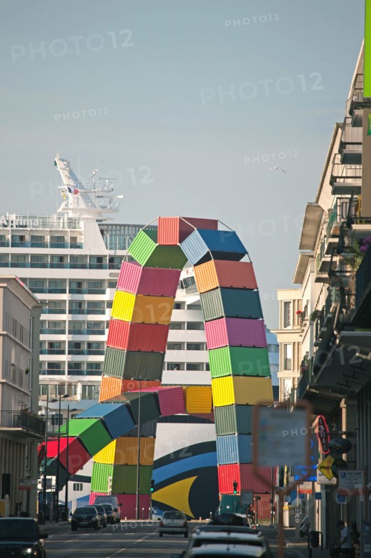 Le Havre, Catène de Containers, by Vincent Ganivet