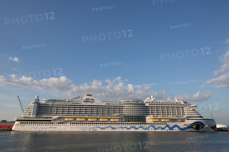Paquebot de croisière AIDA dans le port du Havre