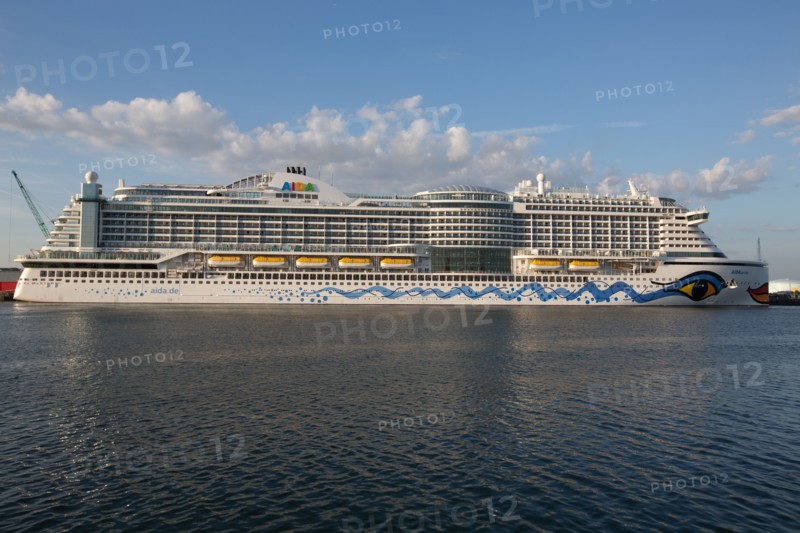 Paquebot de croisière AIDA dans le port du Havre
