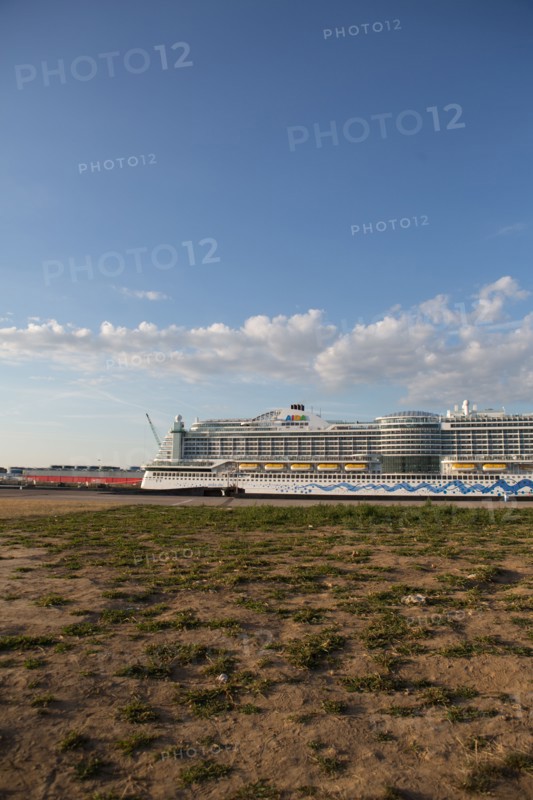 Paquebot de croisière AIDA dans le port du Havre