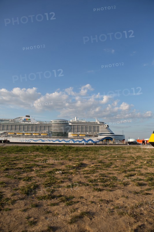 Paquebot de croisière AIDA dans le port du Havre