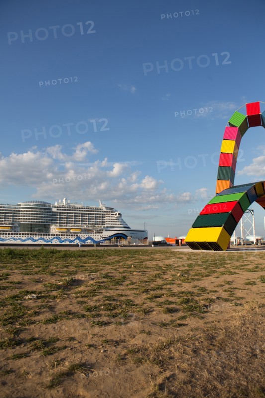 Le Havre, Catène de conteneurs, œuvre de Vincent Ganivet