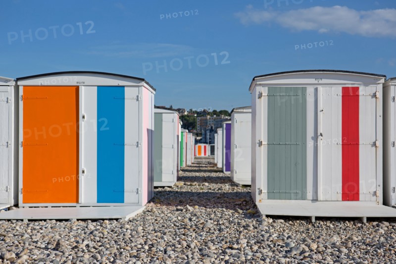 Le Havre, cabines aux portes de colorées, œuvre de Karel Mertens