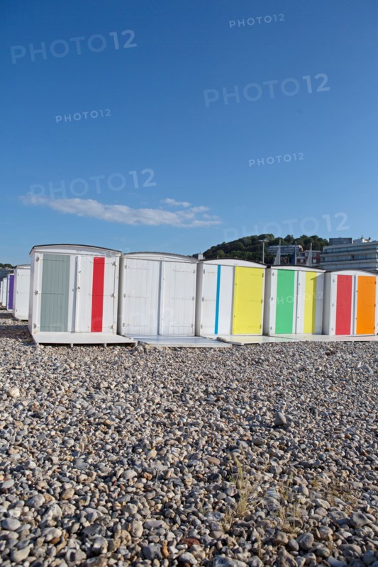Le Havre, cabines aux portes de colorées, œuvre de Karel Mertens