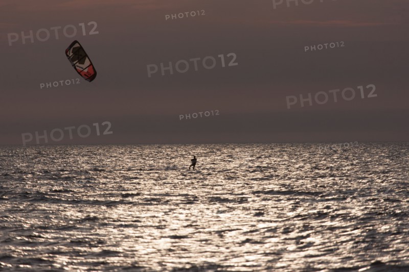 Trouville sur Mer, Kite surf au soleil couchant