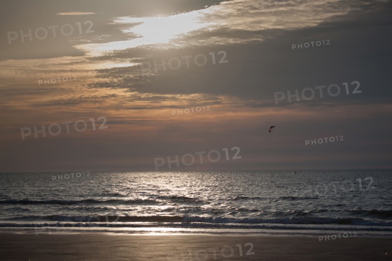 Trouville sur Mer, Kite surf au soleil couchant
