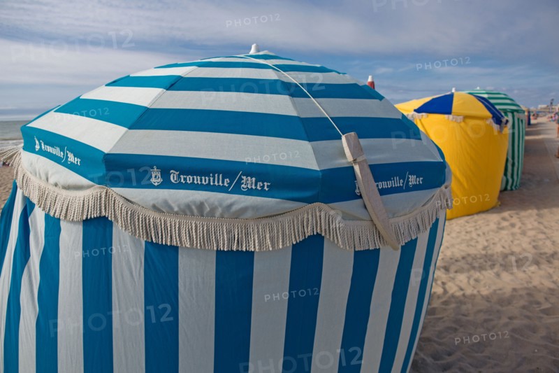 Trouville sur Mer, parasols formant cabines de plage