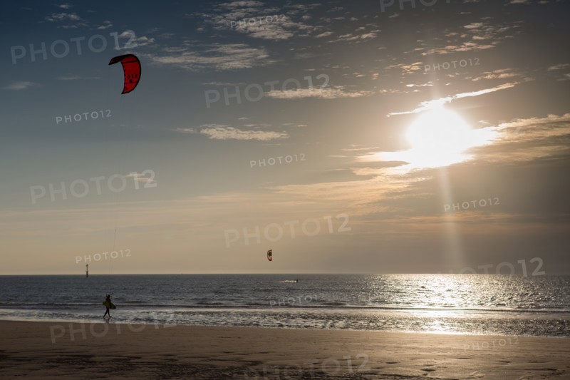 Trouville sur Mer, Kite surf au soleil couchant