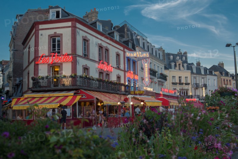 Brasseries de Trouville sur Mer au crépuscule