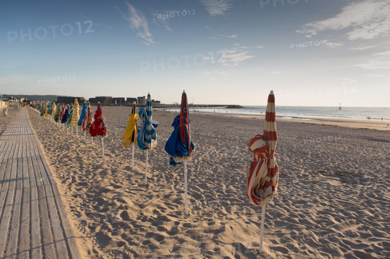 Trouville sur Mer, parasols sur la plage