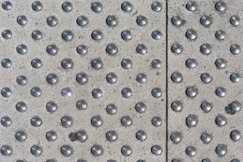 Lyon, Jacobins, rue du Président Carnot, détail de dalles podotactiles