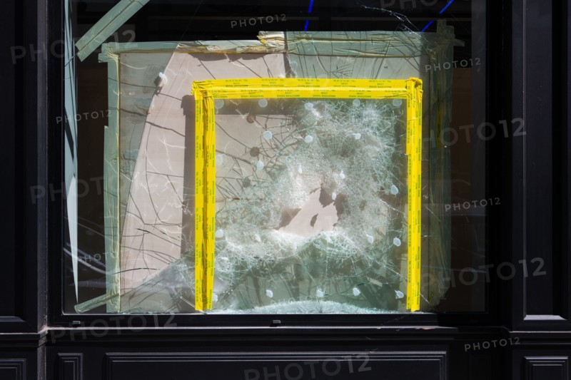 Lyon, rue Thomassin, broken windowshop