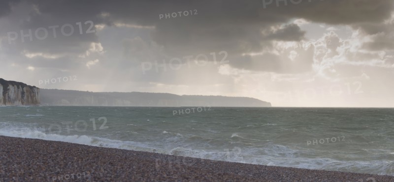 Dieppe, tempête sur la plage
