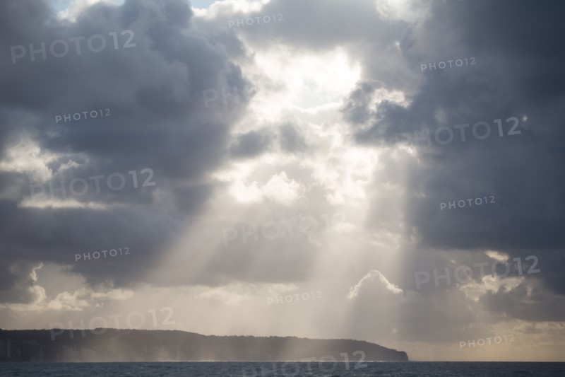 Dieppe, storm over the beach, light effect