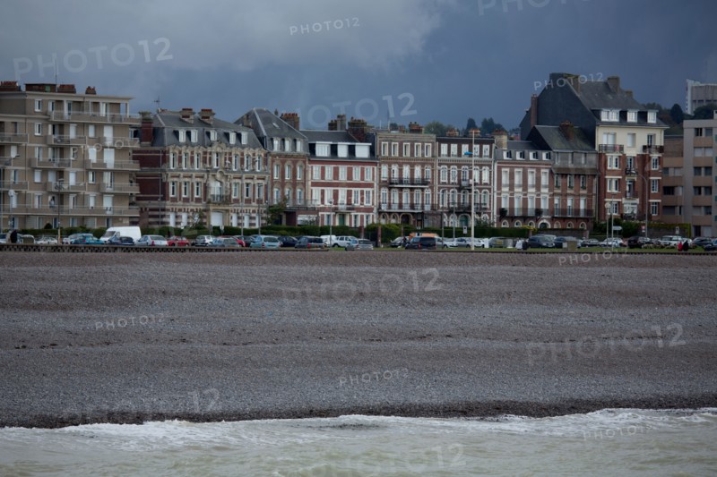 Dieppe, immeubles et hôtels du Boulevard de Verdun par tempête