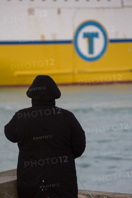 Dieppe, woman standing on the quay