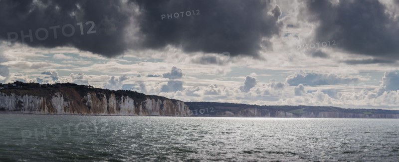 Dieppe, falaises par temps d'orage